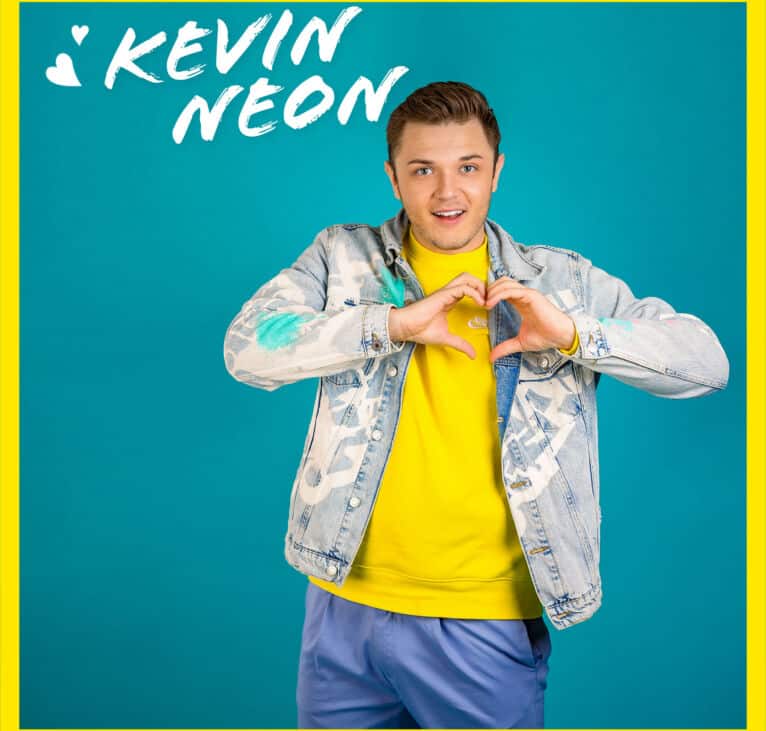 202308 Das muss wohl liebe sein Kevin Neon